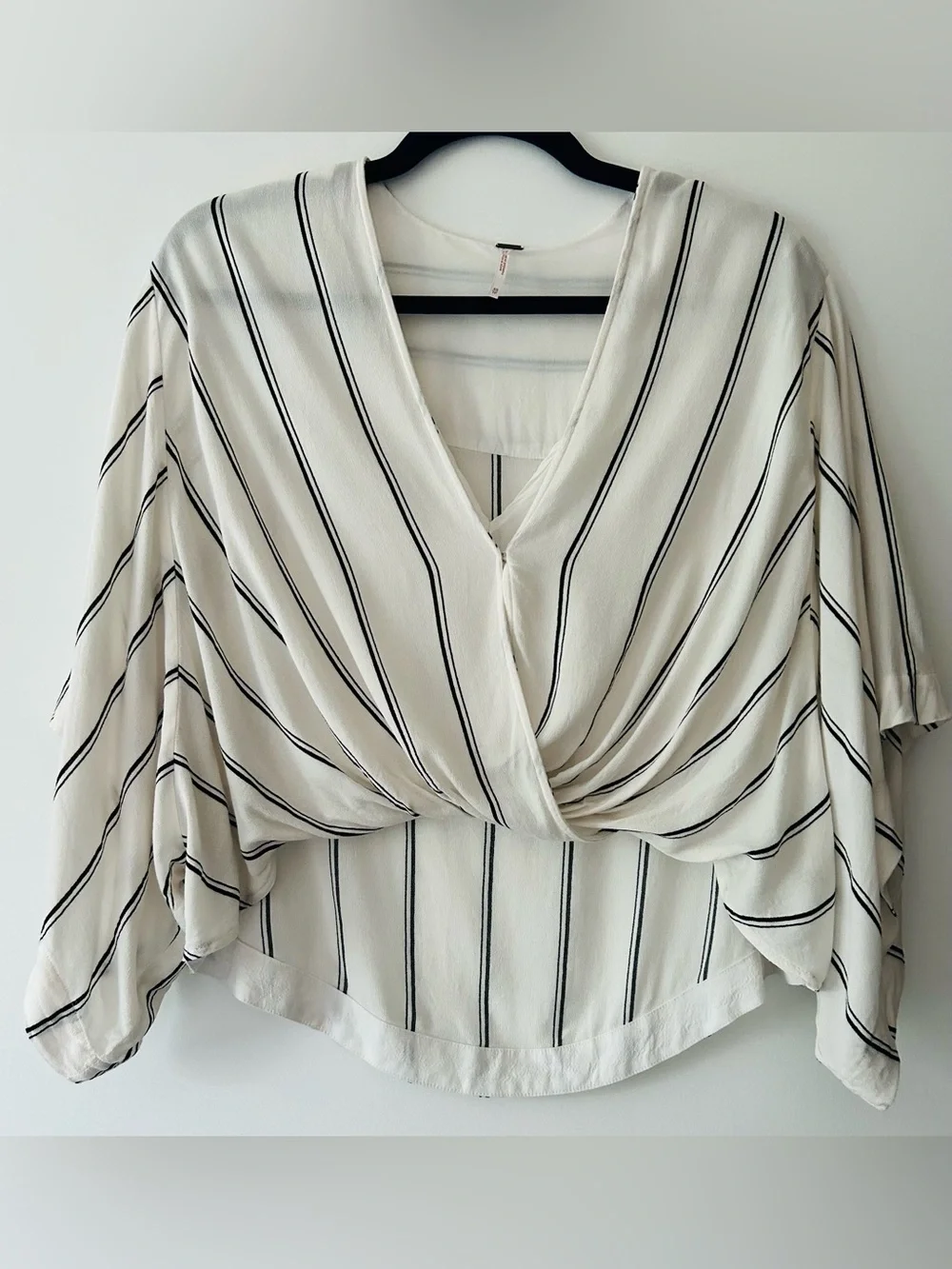 Free People “Sleepy Time” 100% Rayon Kimono Blouse in Pearl Combo - Picture 3 of 10